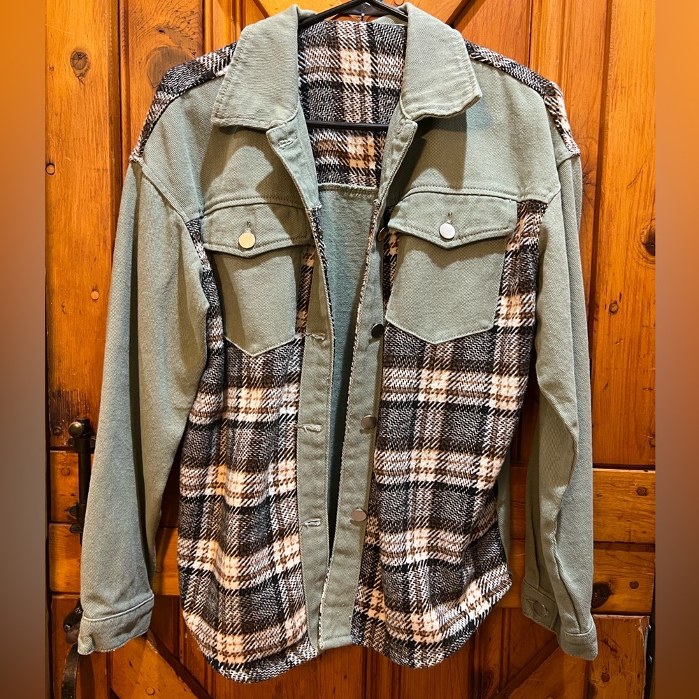 Green and white plaid cotton button-up jacket. Size Small.